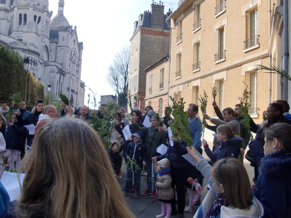 moyens acces : que vous soyez à pieds, en voiture, en bus ou en métro, le Prieuré Saint-Benoît est situé à proximité de la Basilique du Sacré Coeur.